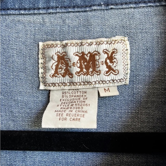 Country Western Jean Jacket Womens Size Medium Rhinestone Distressed Embellished - Picture 4 of 5